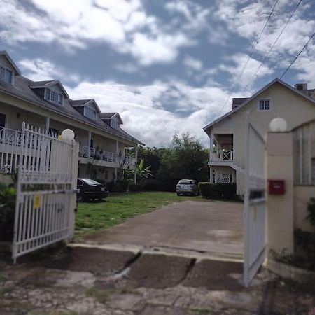 Club Caribbean Apartments Рънауей Бей Екстериор снимка