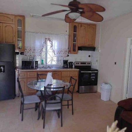 Club Caribbean Apartments Рънауей Бей Екстериор снимка