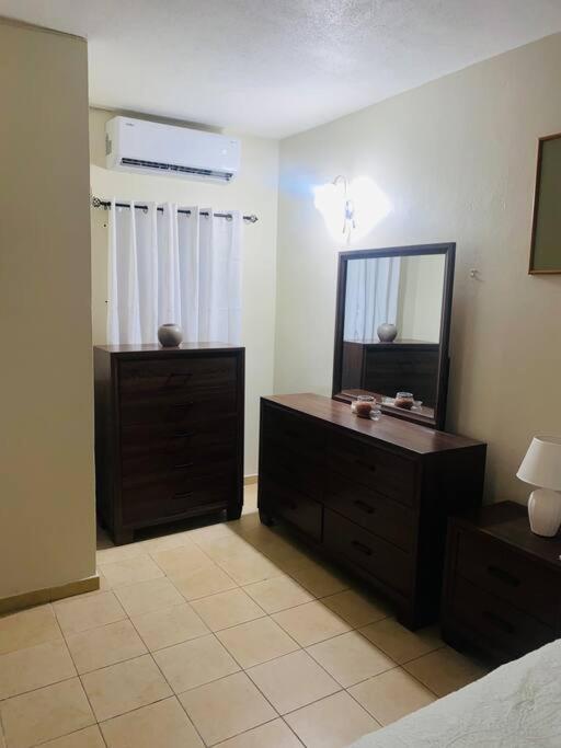 Club Caribbean Apartments Рънауей Бей Екстериор снимка