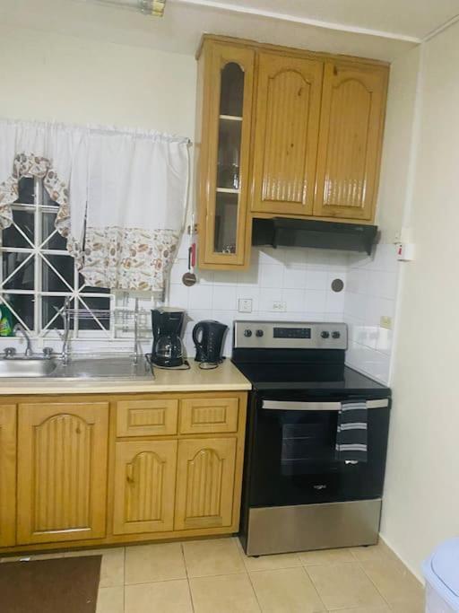 Club Caribbean Apartments Рънауей Бей Екстериор снимка