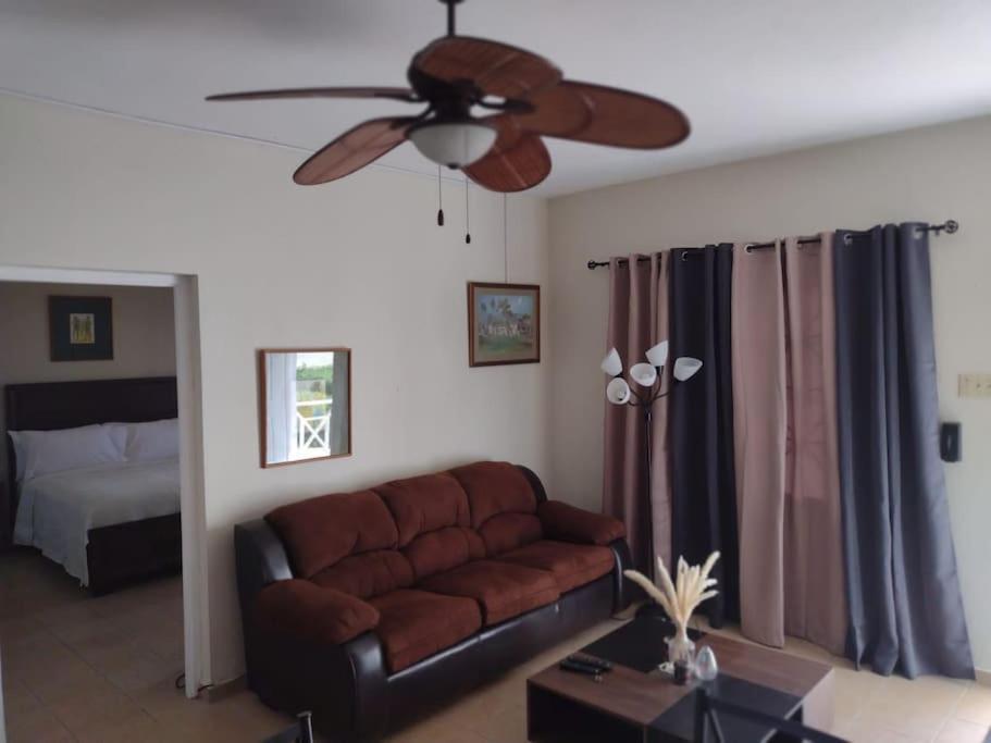 Club Caribbean Apartments Рънауей Бей Екстериор снимка